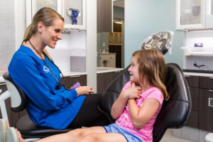 Consulting child on tooth care and treatment